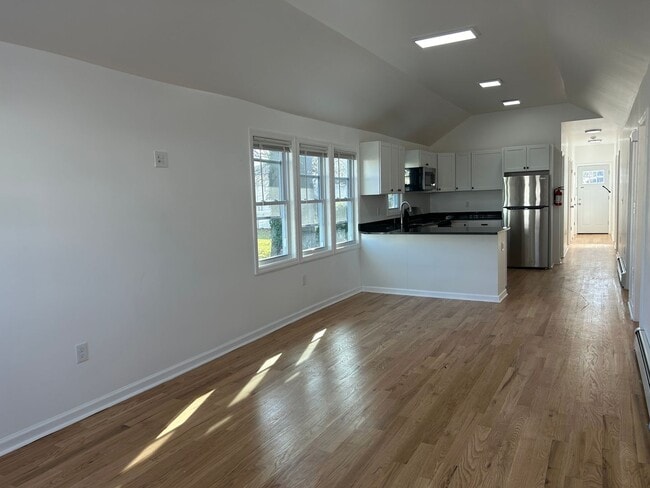 Building Photo - 1602 Heck Ave