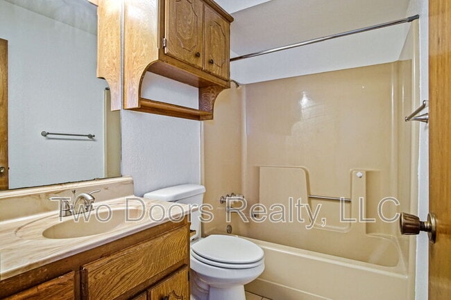 Building Photo - 8910 Oak Valley Dr