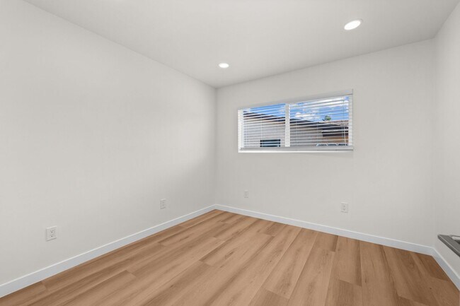 Building Photo - 4922 Tierra Baja Way