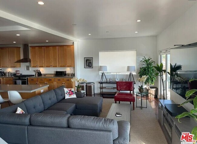 Building Photo - 3320 Two Tree Ave