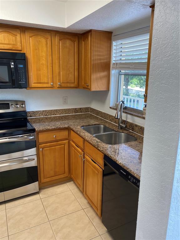 Building Photo - 924 La Costa Cir