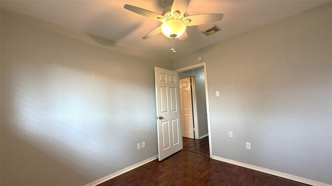 Building Photo - 6007 Dryad Dr