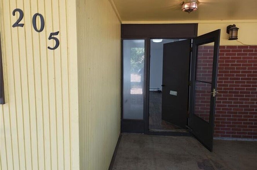 Building Photo - 205 March Dr NE