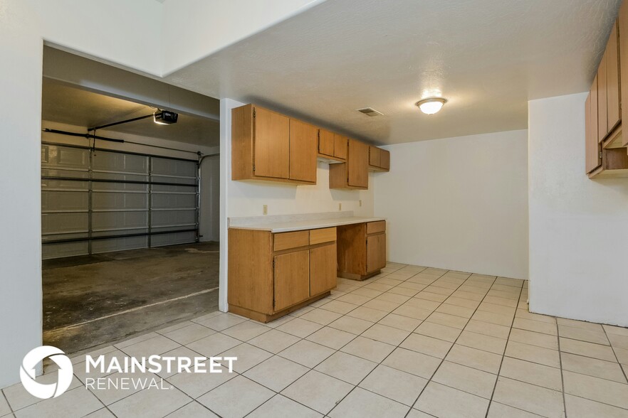 Building Photo - 5828 E Calle Silvosa