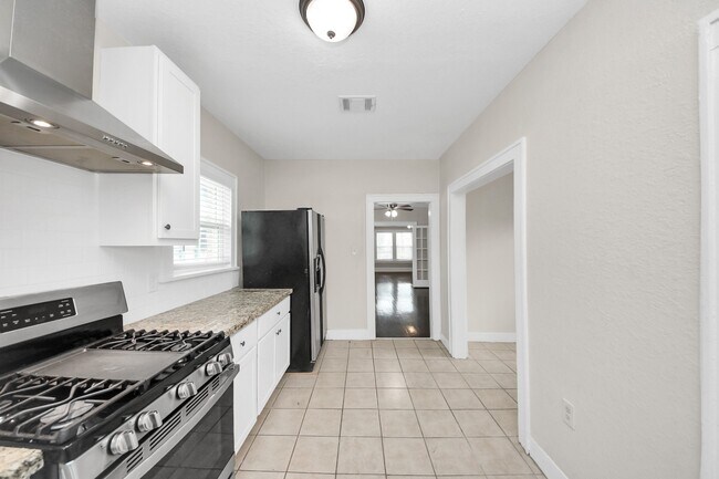 Building Photo - 2622 Rosedale St