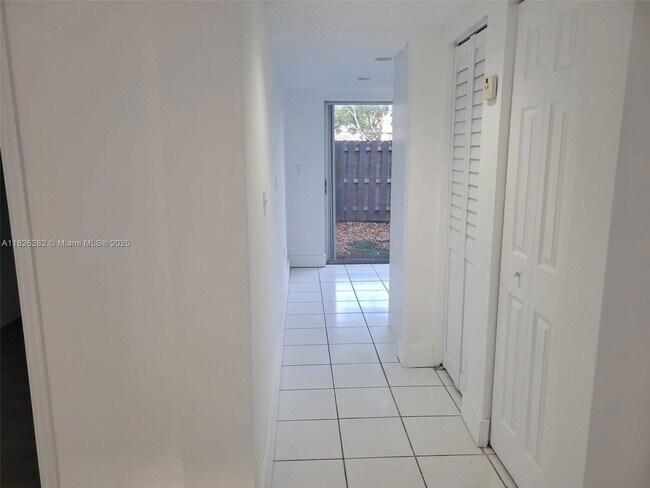Building Photo - 3913 NW 76th Terrace