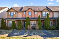 Building Photo - Great Location!