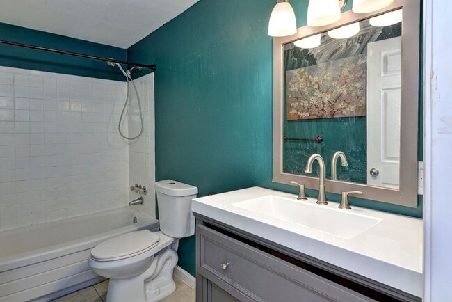 Building Photo - Charming Rental Home in Hampton!