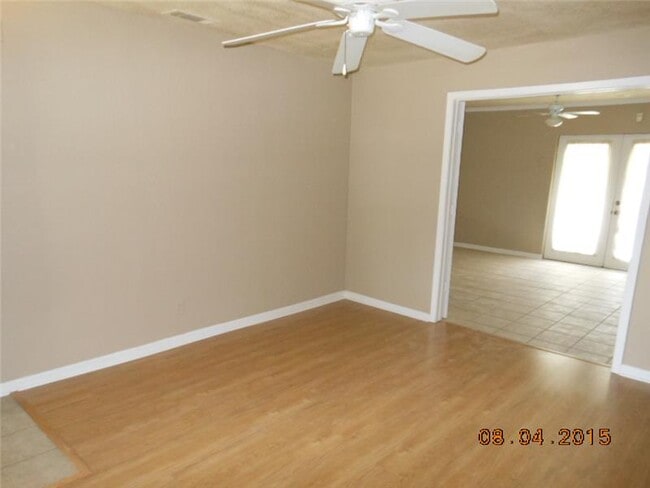 Building Photo - 1005 Cedar Dr