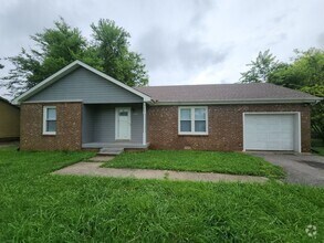 Building Photo - Updated 3 Bed / 2 Bath Ranch – Minutes to ...