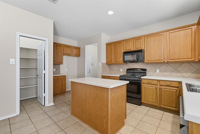 Building Photo - 125 Pine Cove