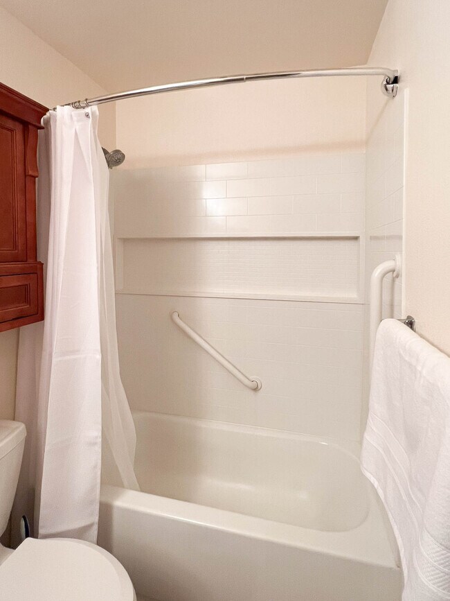 Building Photo - 1170 Denali St