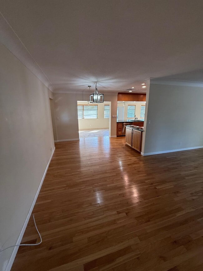 Building Photo - 1424 SE 12th Ave