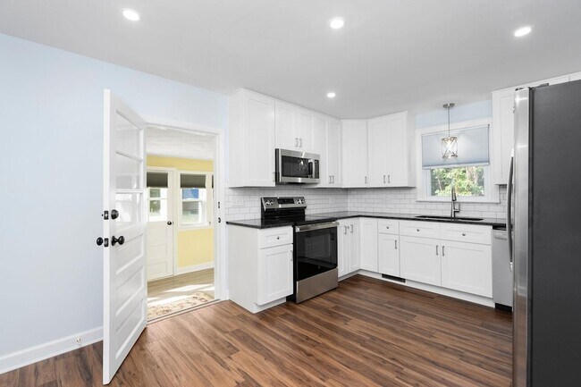 Building Photo - 826 Horsehead Rd