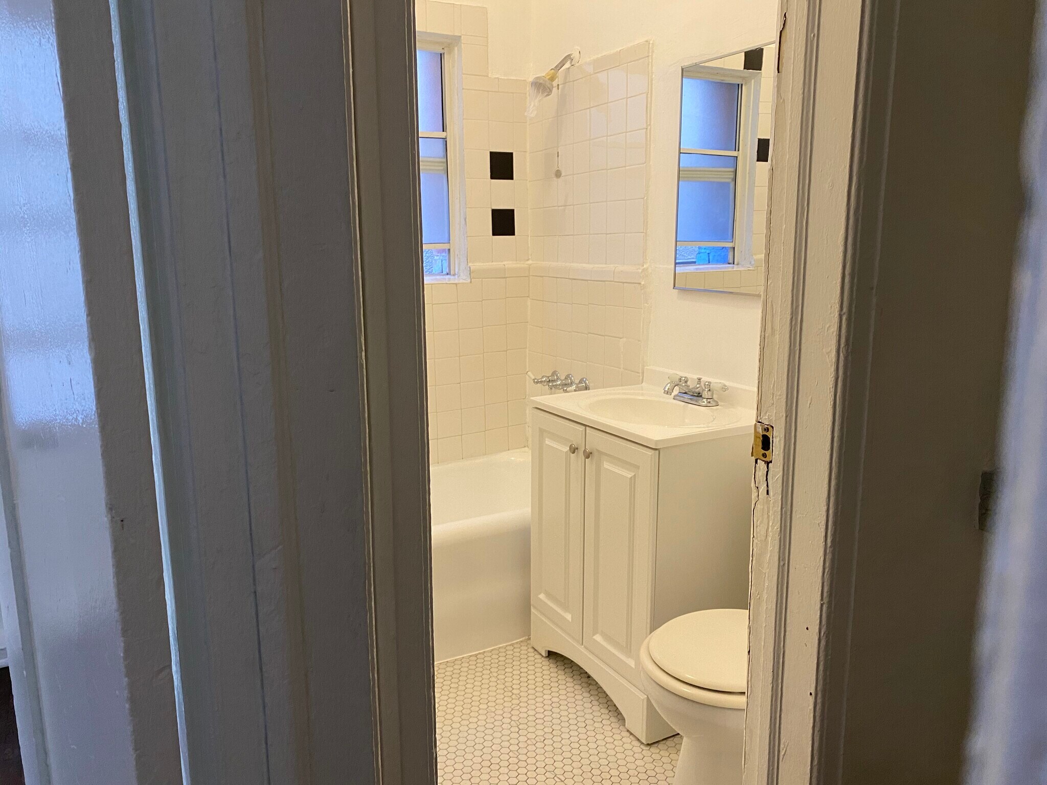 Building Photo - 545 S Hobart Blvd