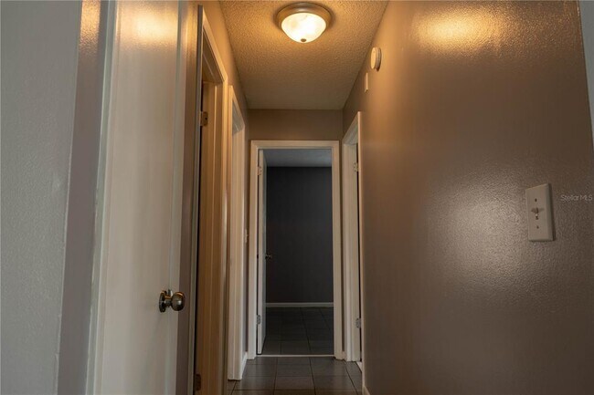 Building Photo - 8273 Cascade Oaks Dr
