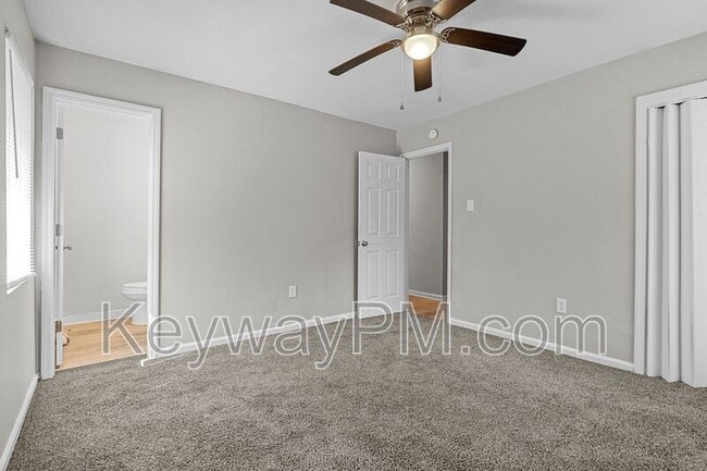 Building Photo - 3630 Columbine Dr