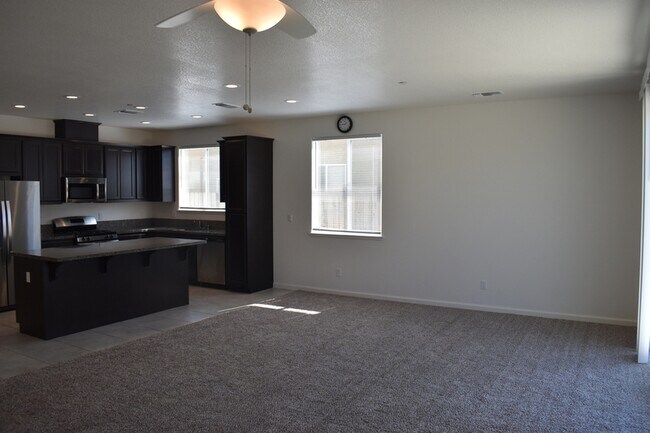 Building Photo - 4457 Jennifer Wy