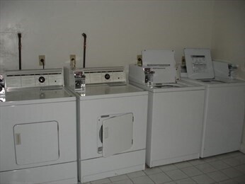 Building Photo - 3 Forest St