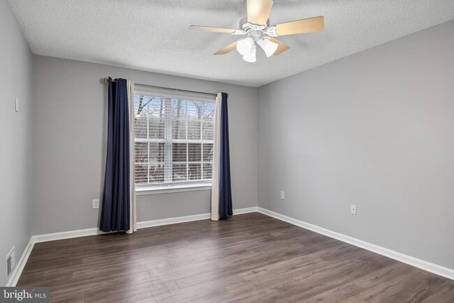 Building Photo - 98 Chambord Ct