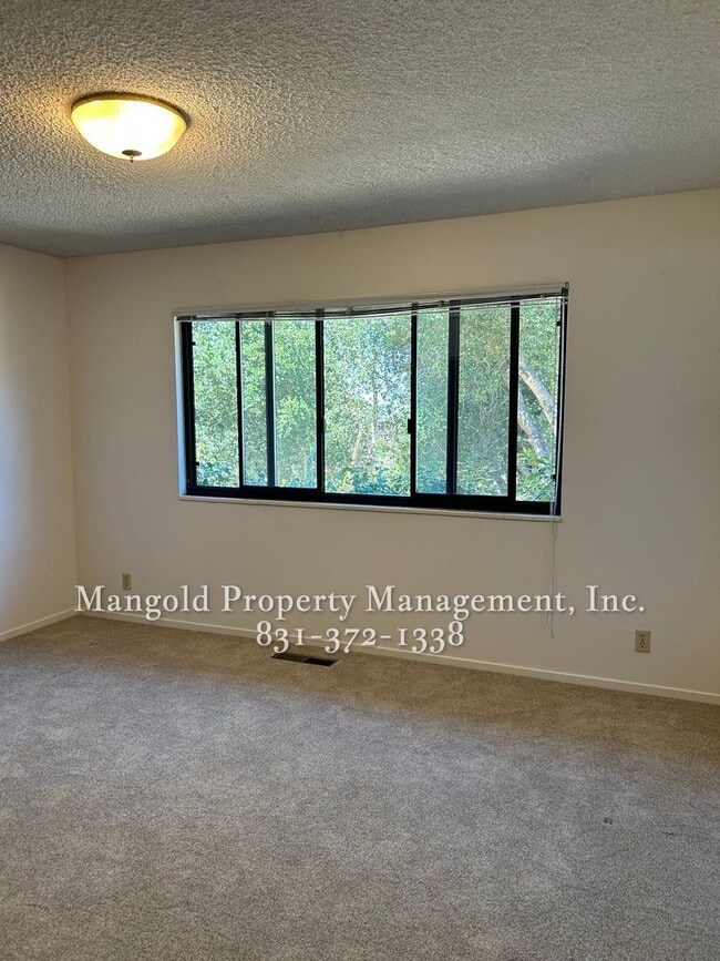 Building Photo - Charming 3-Bed, 2-Bath Home with Back Yard...