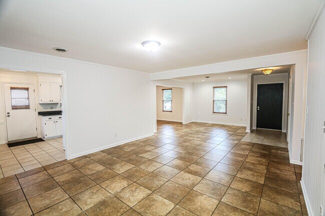 Building Photo - 3932 Creekwood Ln