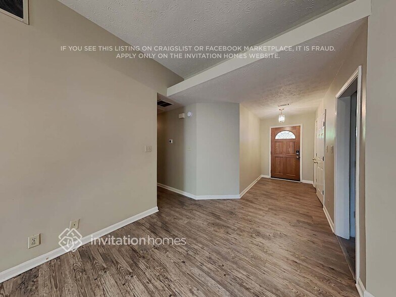 Building Photo - 561 Black Creek Dr