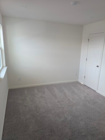 Building Photo - 2003 Oakdale Dr