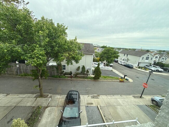 Building Photo - 318 Linden Ave