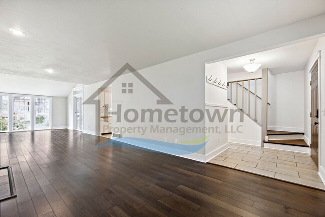 Building Photo - 4 Bedroom 4 Bathroom Home with Attached 2-...