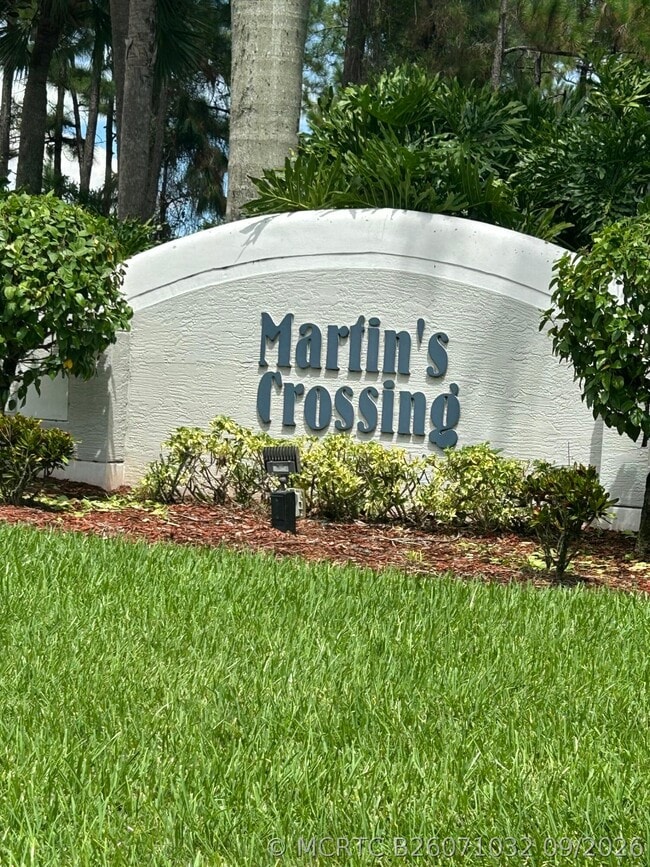 Building Photo - 465 SE Bloxham Way
