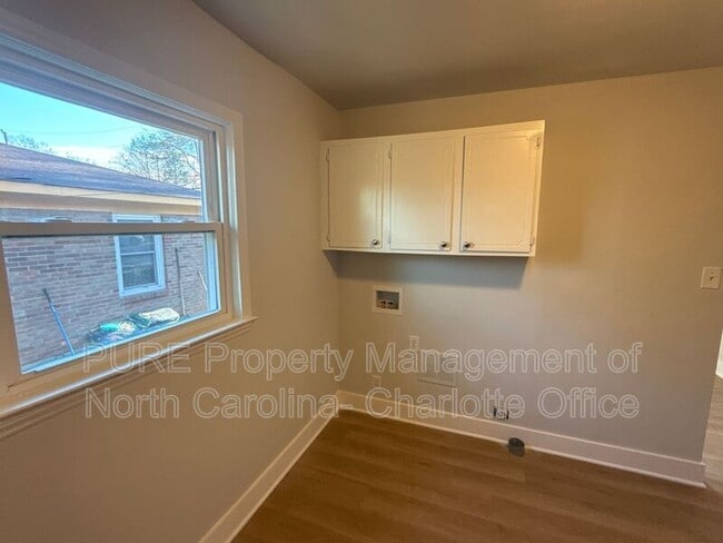 Building Photo - 1708 Newland Rd