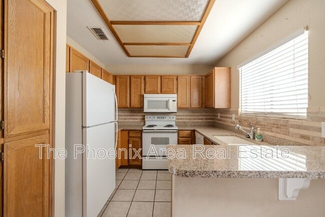 Building Photo - 2985 N Oregon St