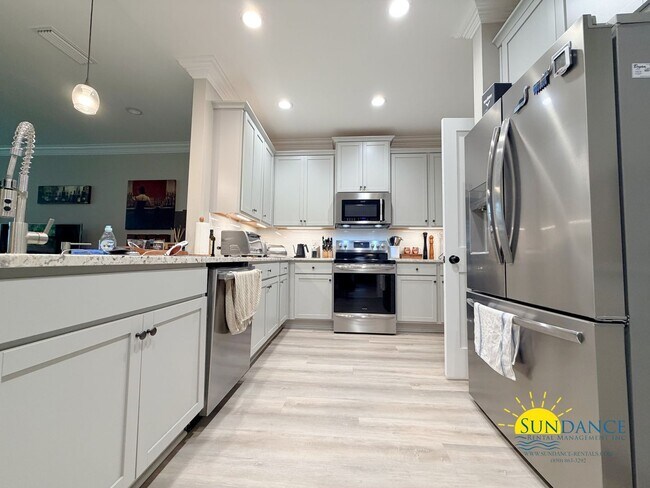 Building Photo - Stunning Shalimar 4 Bedroom / 3 Full Bathroom Home with Solar Energy Efficiency!