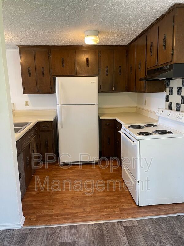 Building Photo - 123 Circle Dr