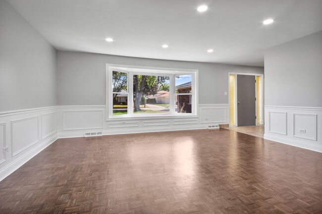 Building Photo - 9212 McVicker Ave