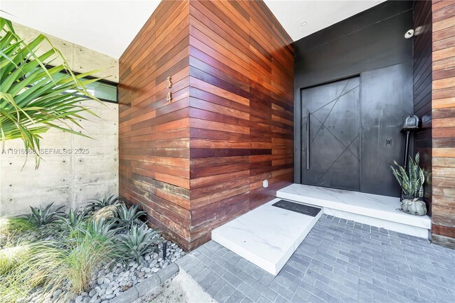 Building Photo - 34 SW 26th Rd