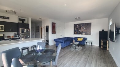 Building Photo - 5711 Washington St