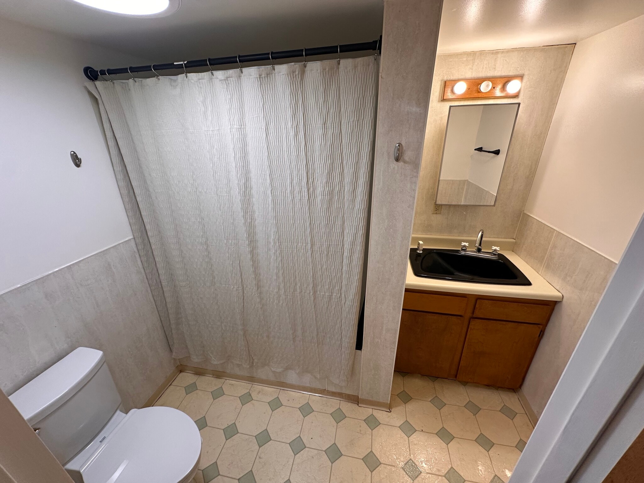 Building Photo - 150 Charles St