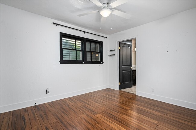 Building Photo - 1219 Park Ln