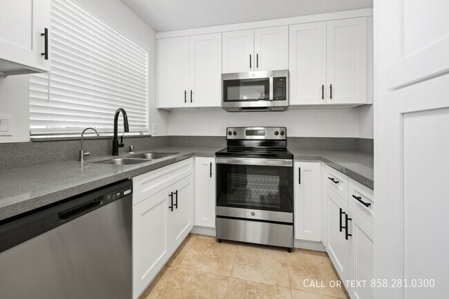 Building Photo - 7315 Calle Cristobal