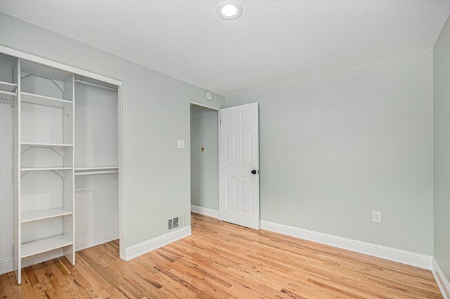 Building Photo - Newly Remodeled 4Bed/2Bath Denver Home