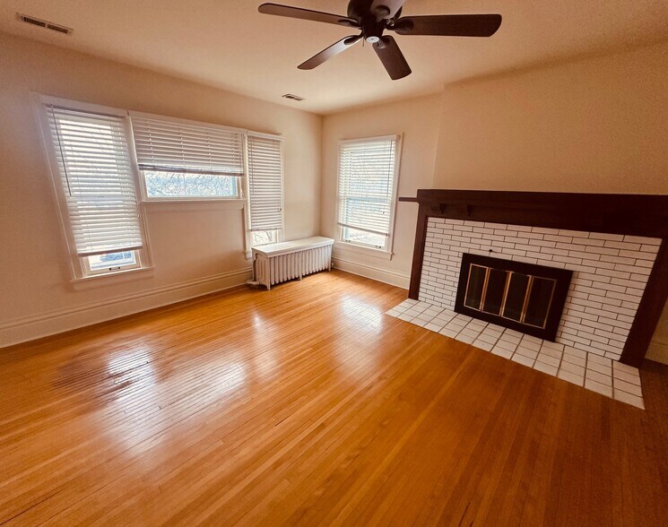 Building Photo - 113 N Batavia Ave