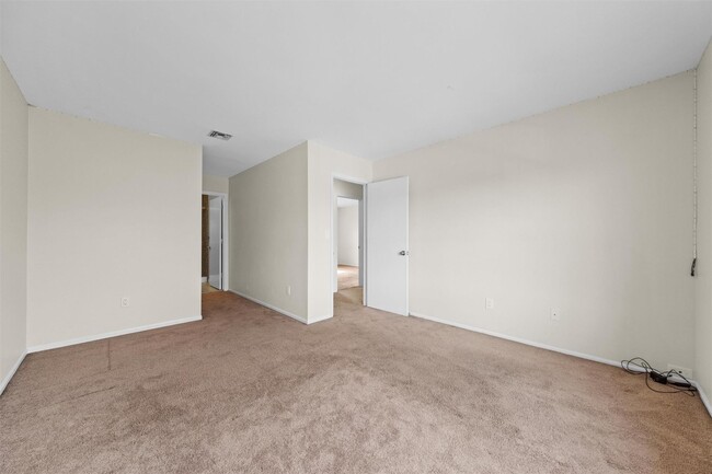 Building Photo - 4 Woodbine Dr