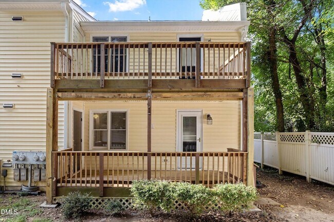 Building Photo - 2306 Stafford Ave