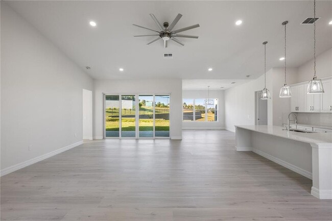 Building Photo - 208 SNOWY ORCHID Way