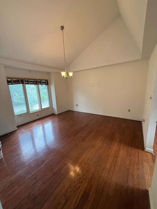 Building Photo - 602 Galveston Rd