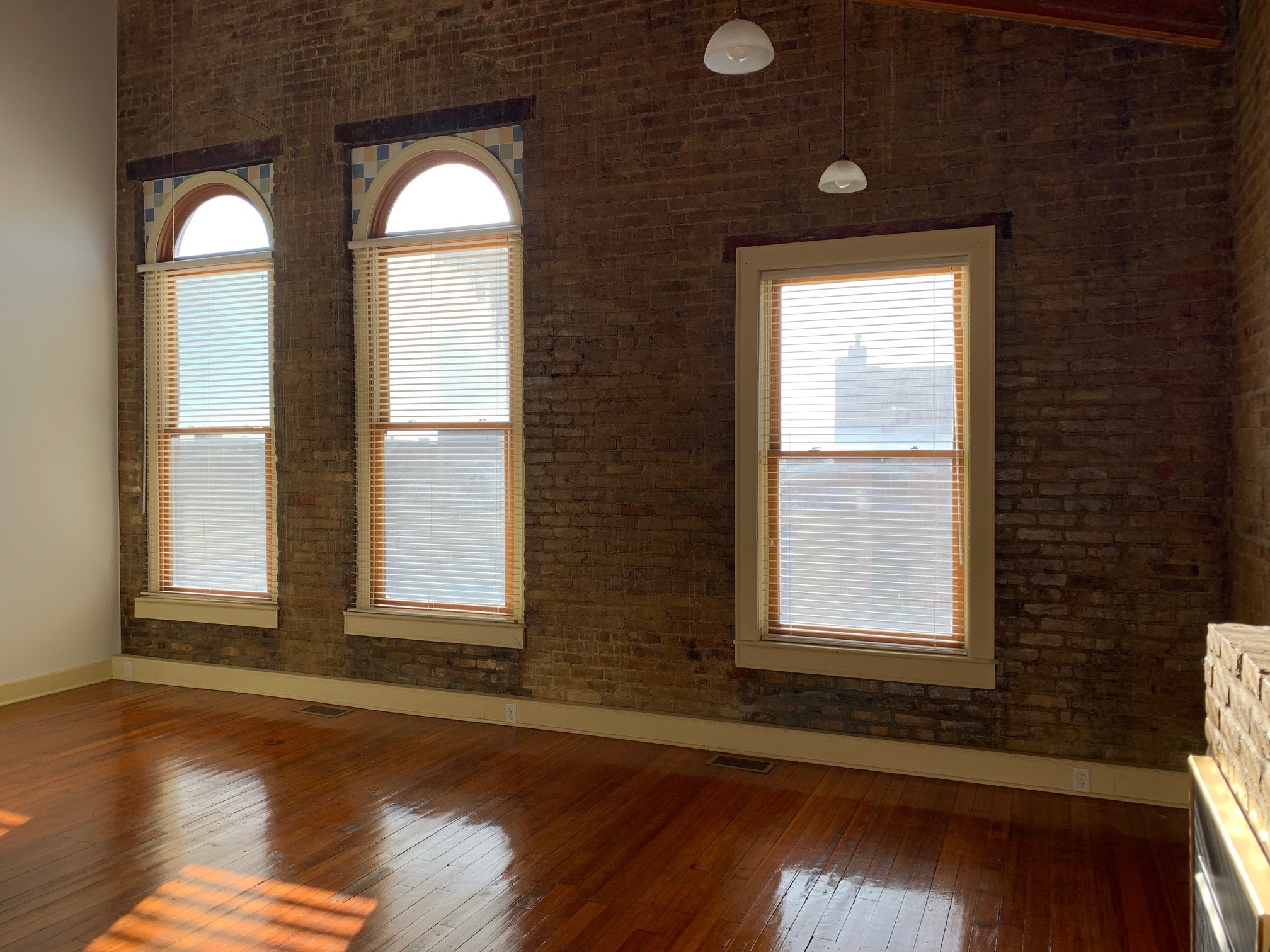 Building Photo - 515 N Main St