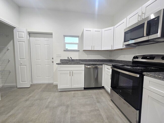 Building Photo - Brand New 2/2/1-Great Location- SW Lehigh Acres