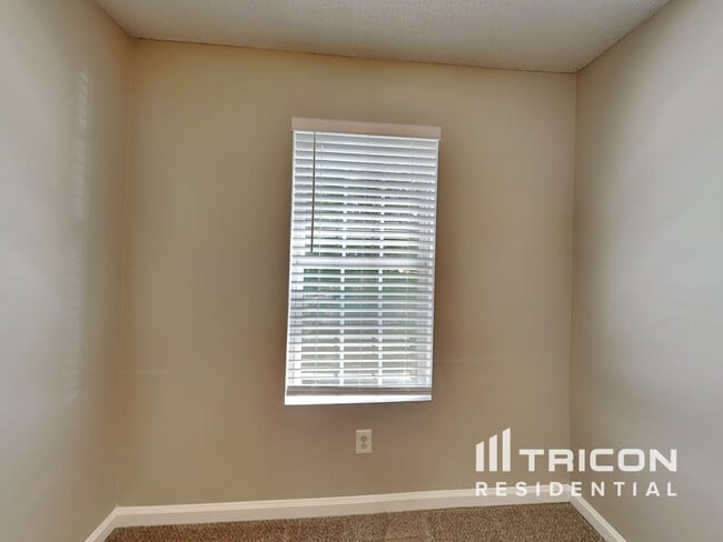 Building Photo - 5922 Graywood Cir SE